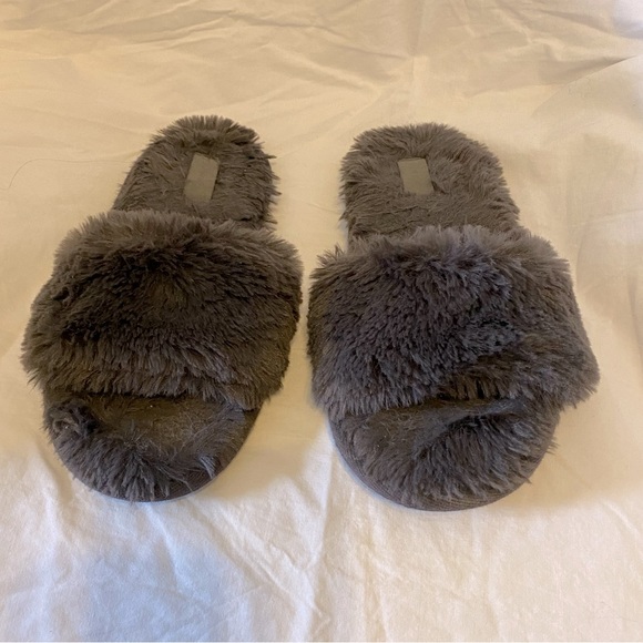 *PINK Victoria's Secret Cozy Slide-On Slippers Lightly Used Dark Gray Size 5/6 - Picture 3 of 3